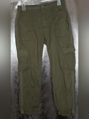 Social Standard Juniors Army Green Cargo Capri Pants size Medium